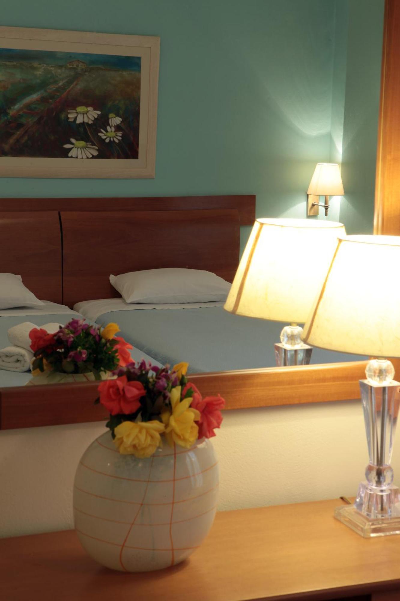Kyniska Hotel Plítra Extérieur photo